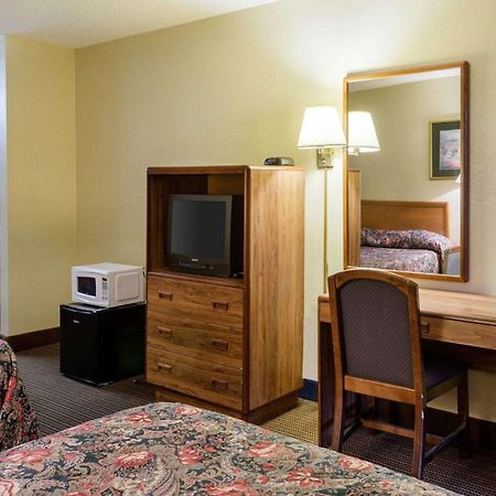 Rodeway Inn Greenwood Extérieur photo
