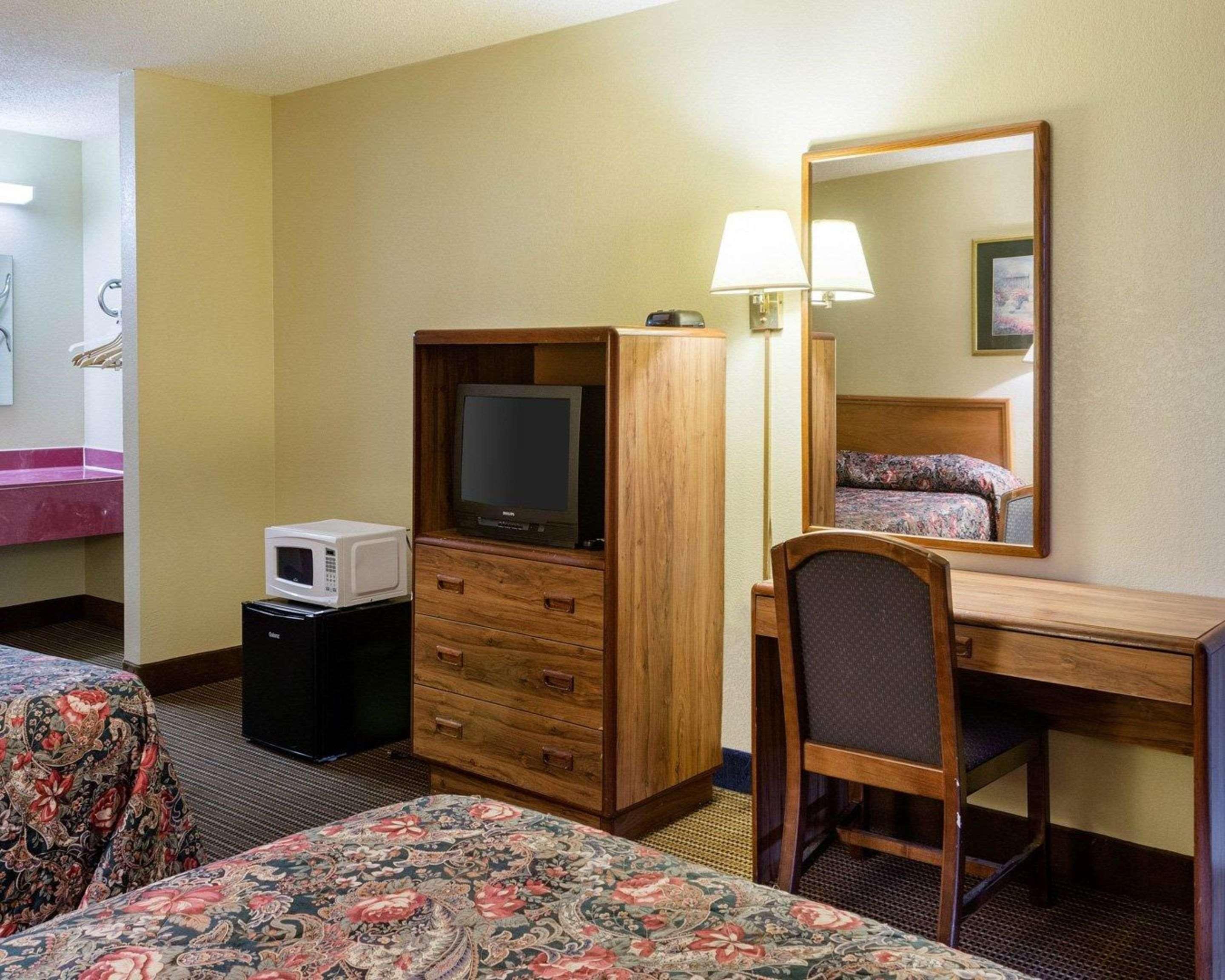 Rodeway Inn Greenwood Extérieur photo