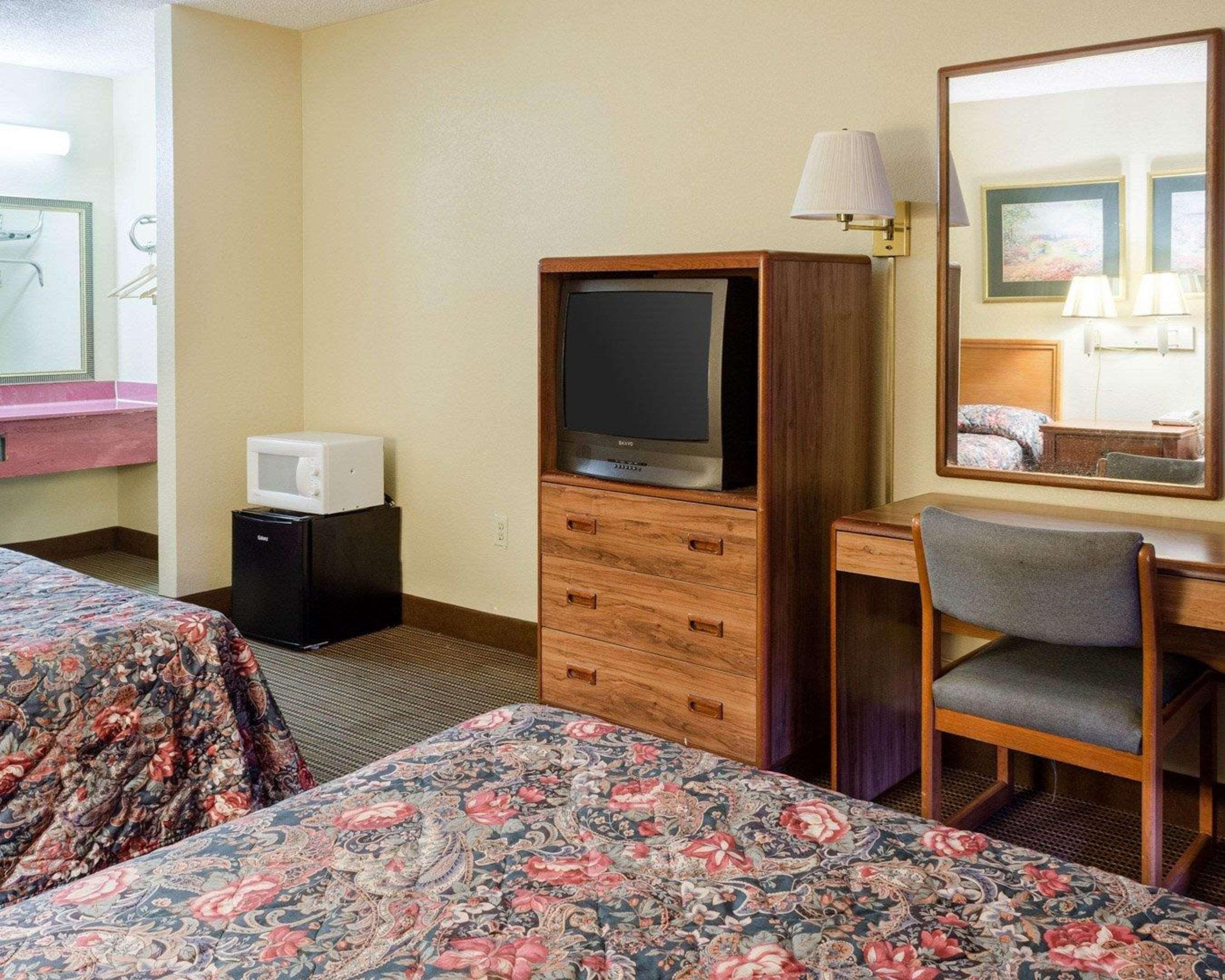 Rodeway Inn Greenwood Extérieur photo