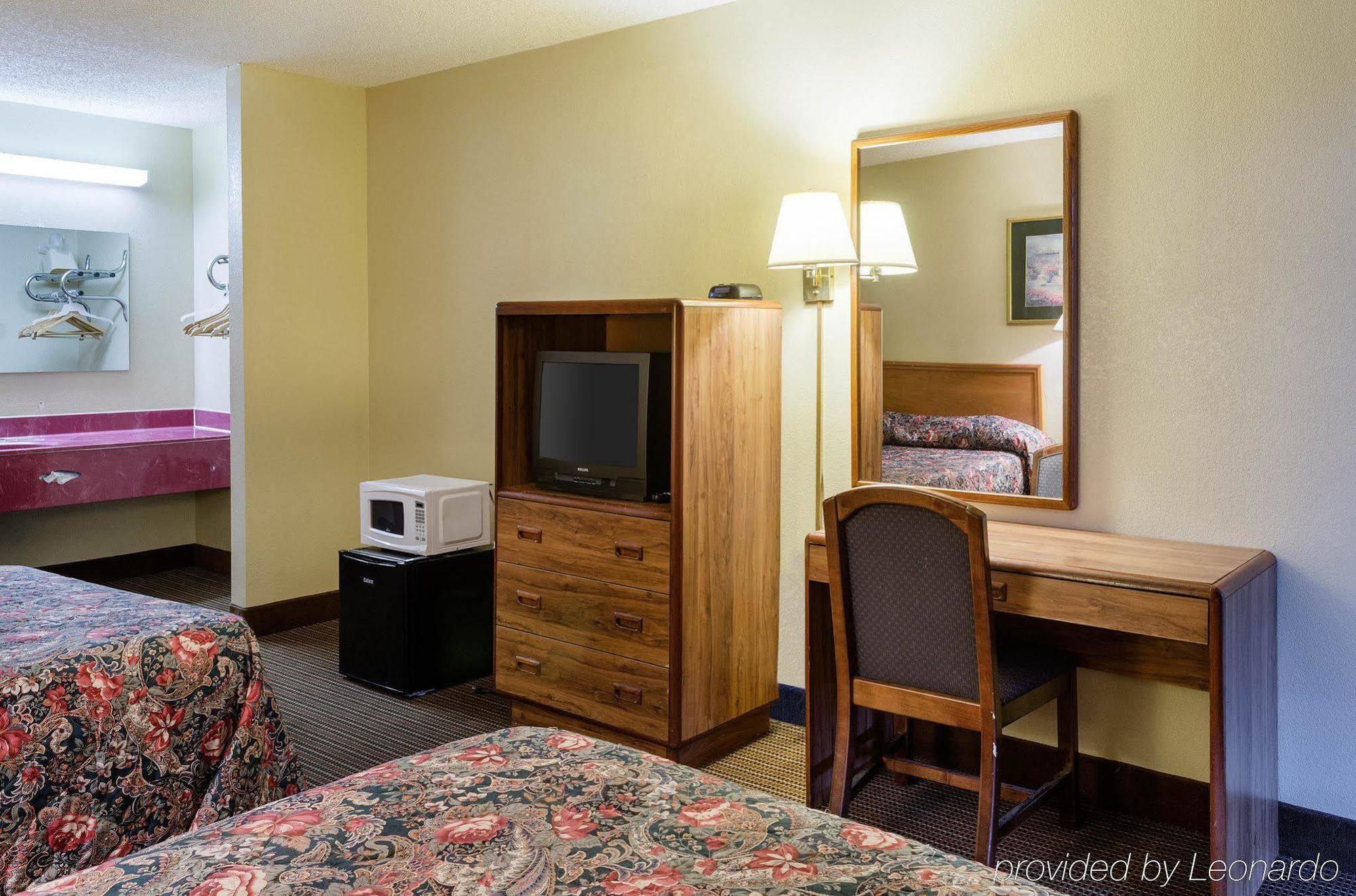 Rodeway Inn Greenwood Extérieur photo
